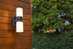 LED AuĂenwandleuchte Cyra mit Bewegungsmelder